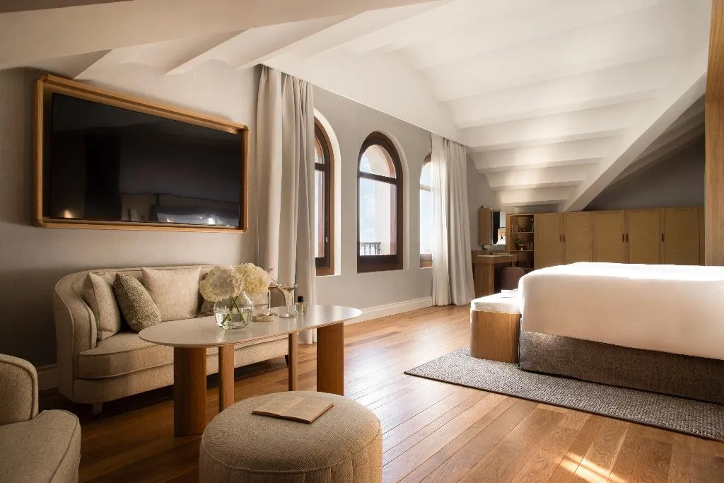 JUNIOR SUITE STANDARD Room, METT Barcelona, Barcelona