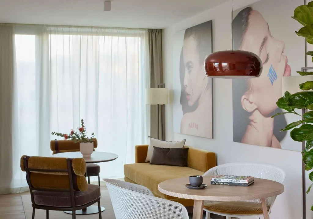 SUITE WITH JACUZZI Room, ME Barcelona, Barcelona