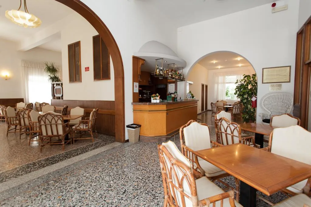 Bar, Marina, Venice