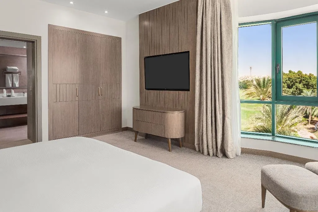 SUITE DELUXE KING BED Room, Hilton Pyramids Golf, Cairo