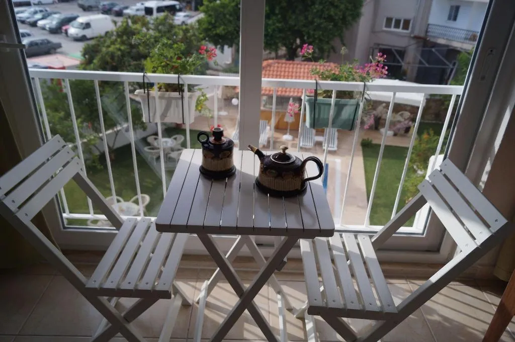 Room, Grandma's Garden, Dalaman