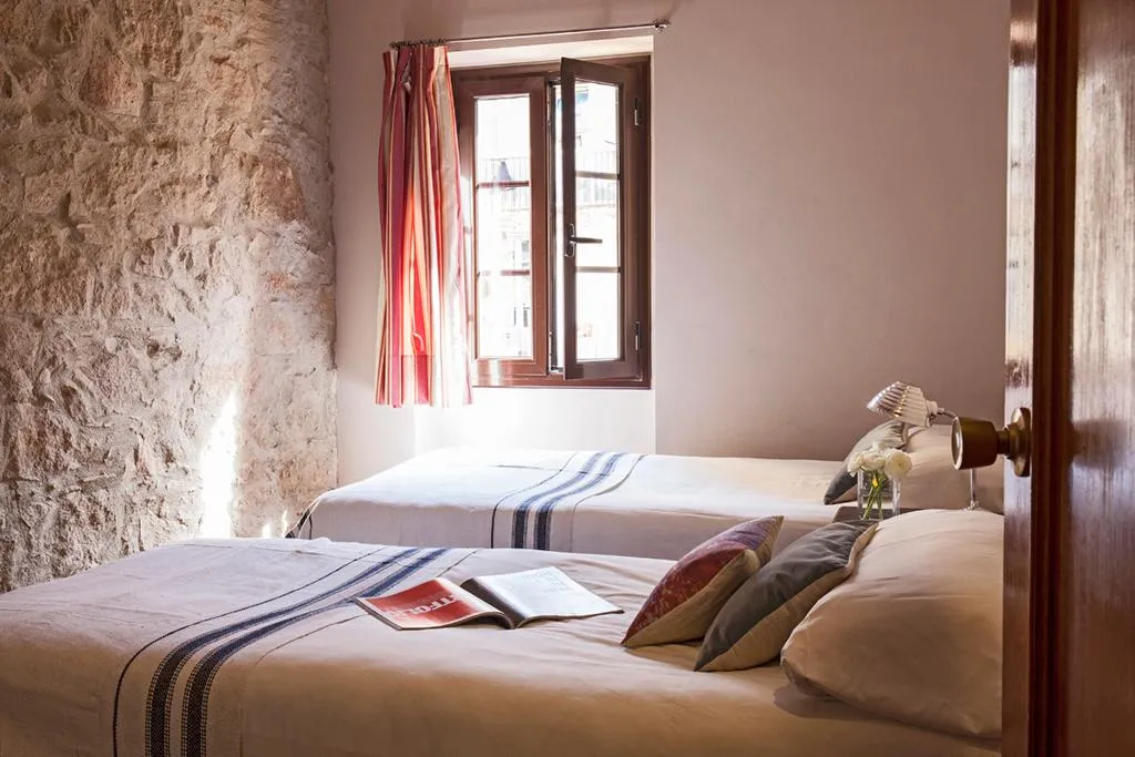 APARTMENT CAPACITY 1 Room, AinB Las Ramblas-Guardia Apartments, Barcelona