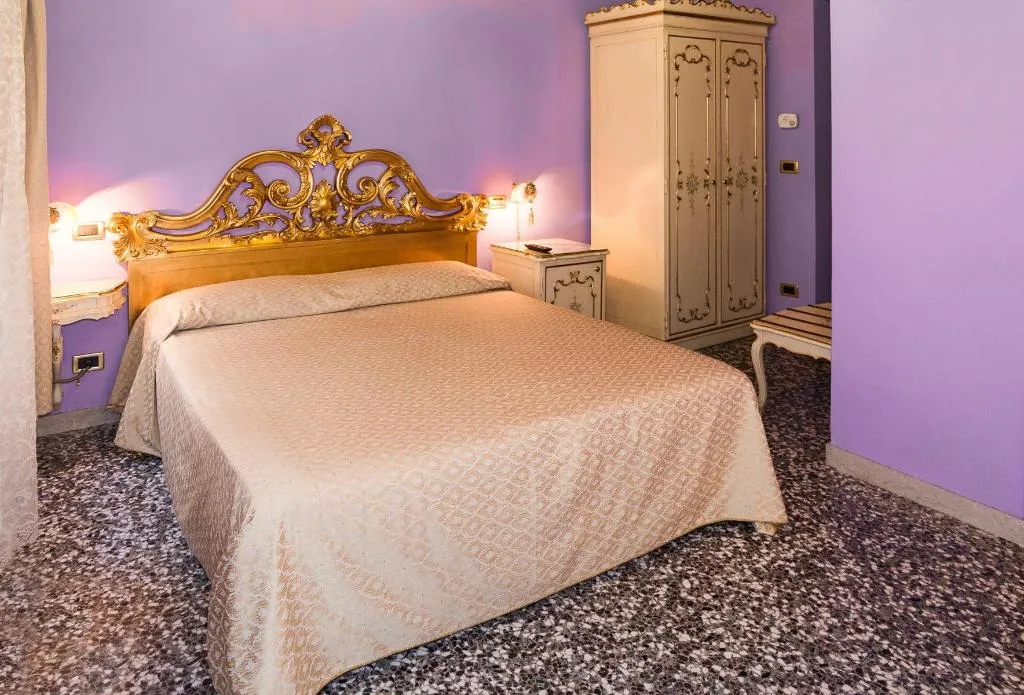Room, Ca' Bella, Venice