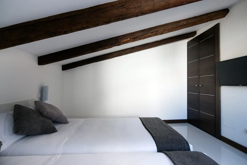 APARTMENT CAPACITY 6 TWO BEDROOMS Room, Roisa Suites, Madrid