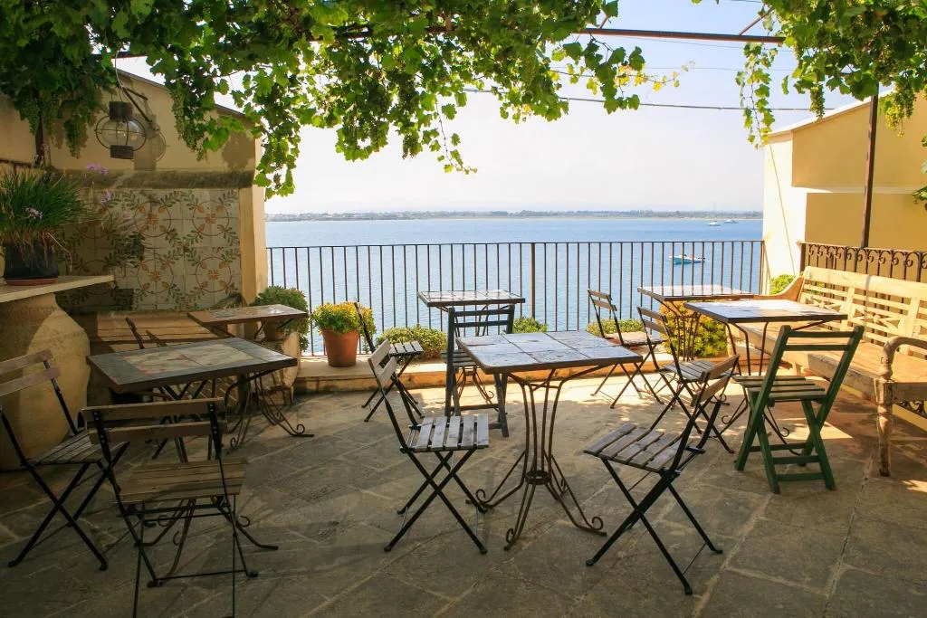 DOUBLE SUPERIOR SEA VIEW Room, Charme Henry S House, Catania