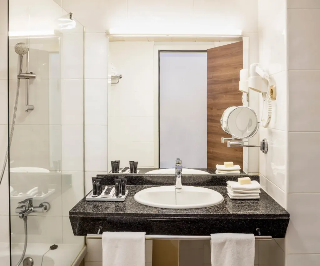 QUADRUPLE STANDARD Room, Aquamarina & SPA, Costa Brava