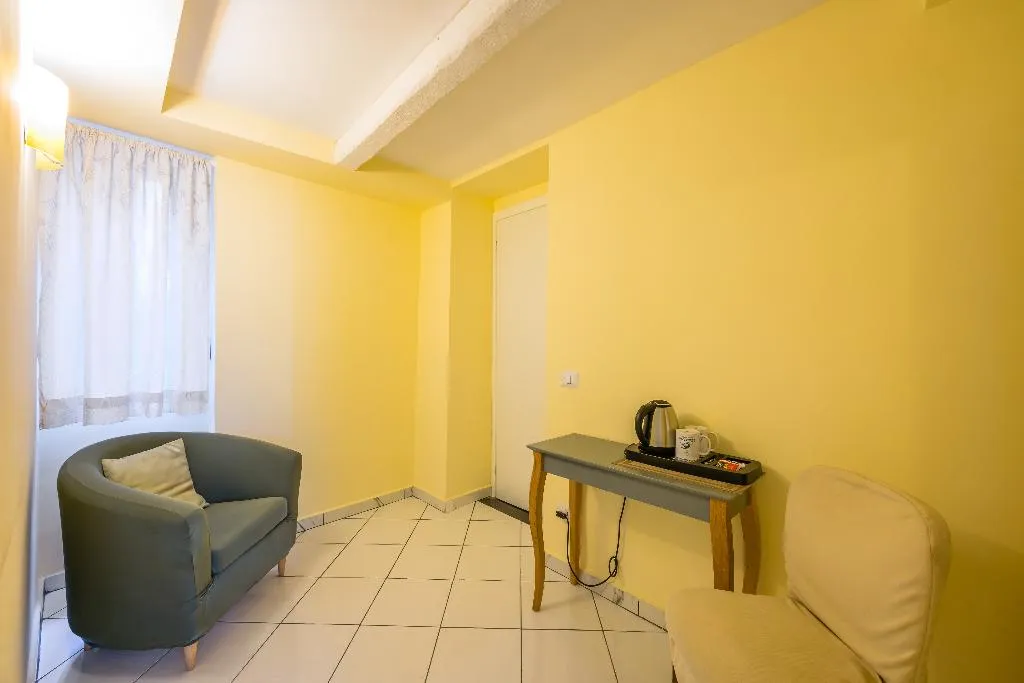 TRIPLE CLASSIC Room, La Casa Di Bruno, Naples