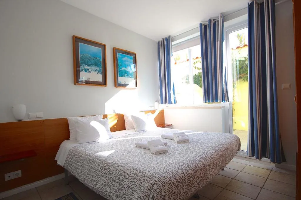 APARTMENT CAPACITY 6 TWO BEDROOMS Room, Quinta Da Vigia, Lisbon