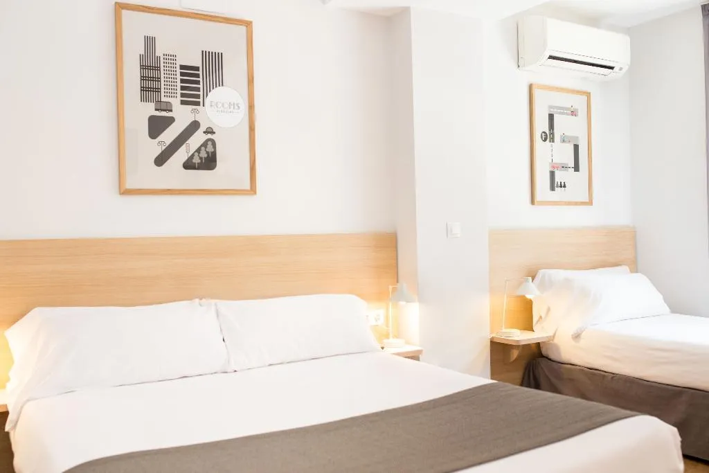 QUADRUPLE WITH BALCONY Room, Rooms Ciencias, Valencia