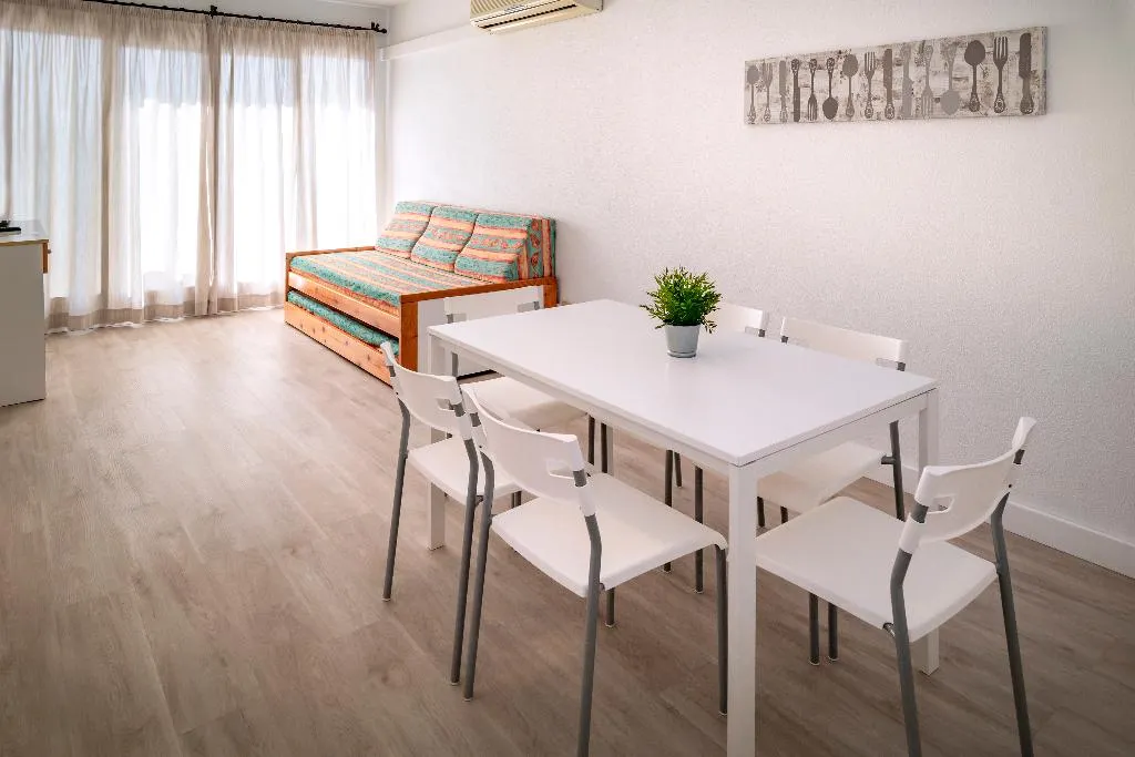 APARTMENT CAPACITY 4 ONE BEDROOM Room, Sorrabona Apartamentos, Costa Brava