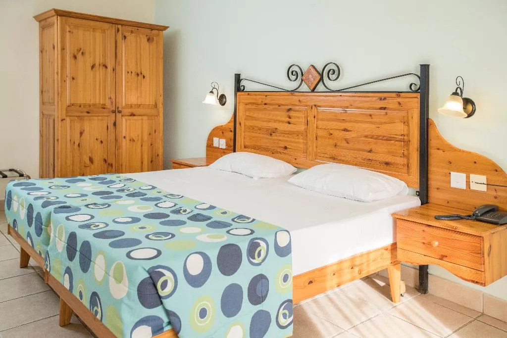 TWIN STANDARD Room, Sunflower, Malta