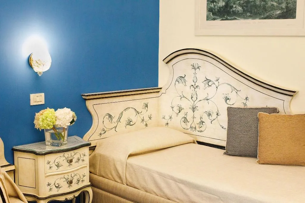 TRIPLE WITH BALCONY Room, Zi' Teresa, Naples