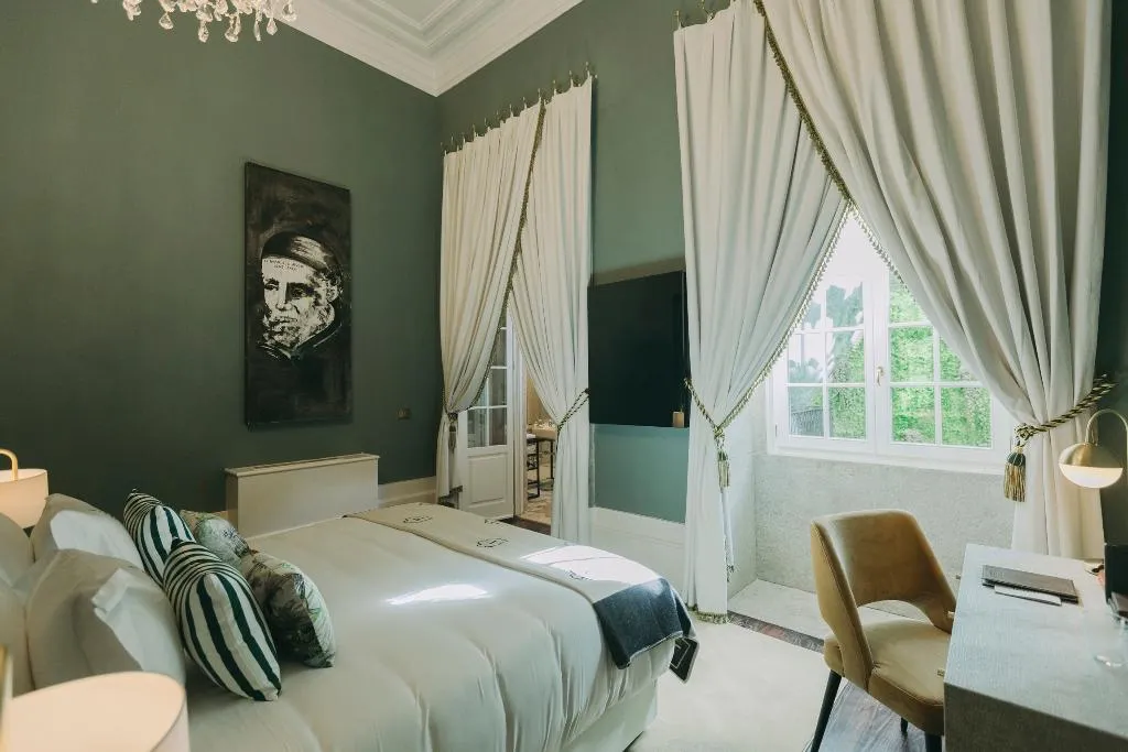 JUNIOR SUITE CLASSIC Room, Torel Palace Porto, Porto
