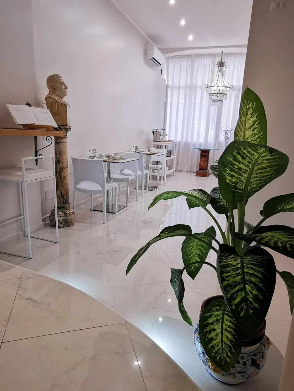 Restaurant, Residenza Borbonica, Naples