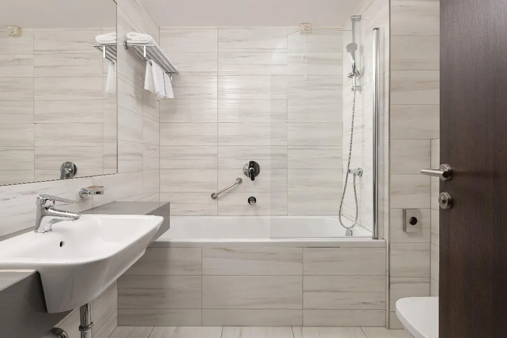 DOUBLE SINGLE USE PARK VIEW WITH BALCONY Room, Park, Split