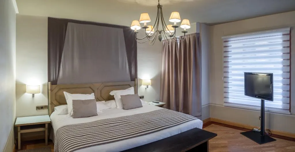 JUNIOR SUITE STANDARD Room, Parador de Segovia, Madrid