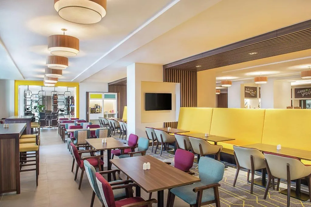 Restaurant, Hampton by Hilton Dubai Airport, Dubai
