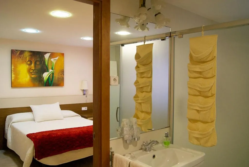 Room, Hotel Llar De Capitans, Barcelona