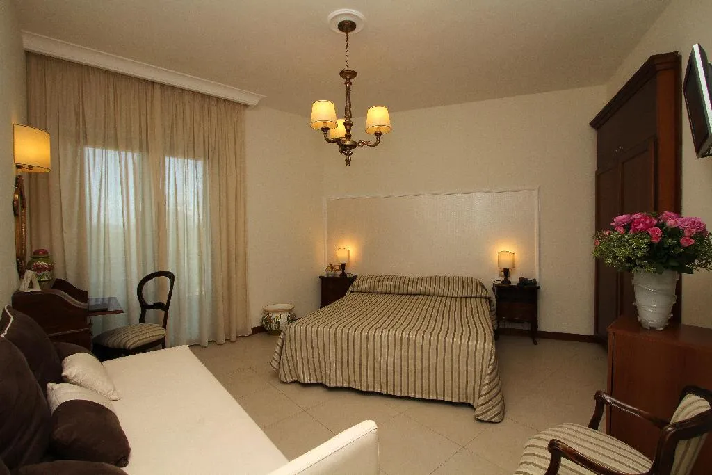 TRIPLE WITH BALCONY Room, Hotel Alpha, Naples