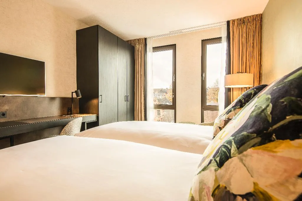 TWIN CANAL VIEW Room, Monet Garden Hotel Amsterdam, Amsterdam