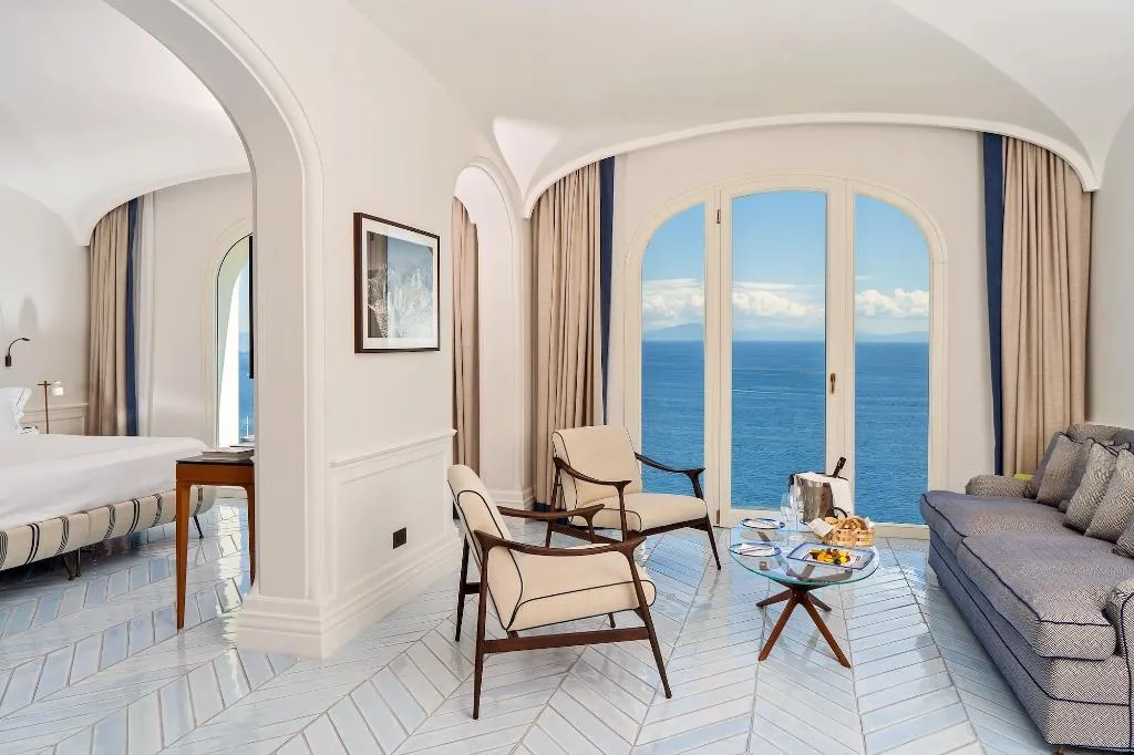 Room, Borgo Santandrea, Naples