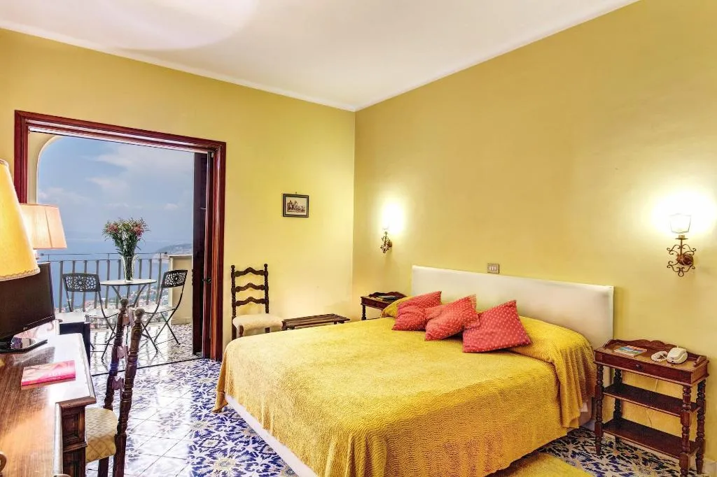 Room, Grand Hotel Hermitage & Villa Romita, Naples