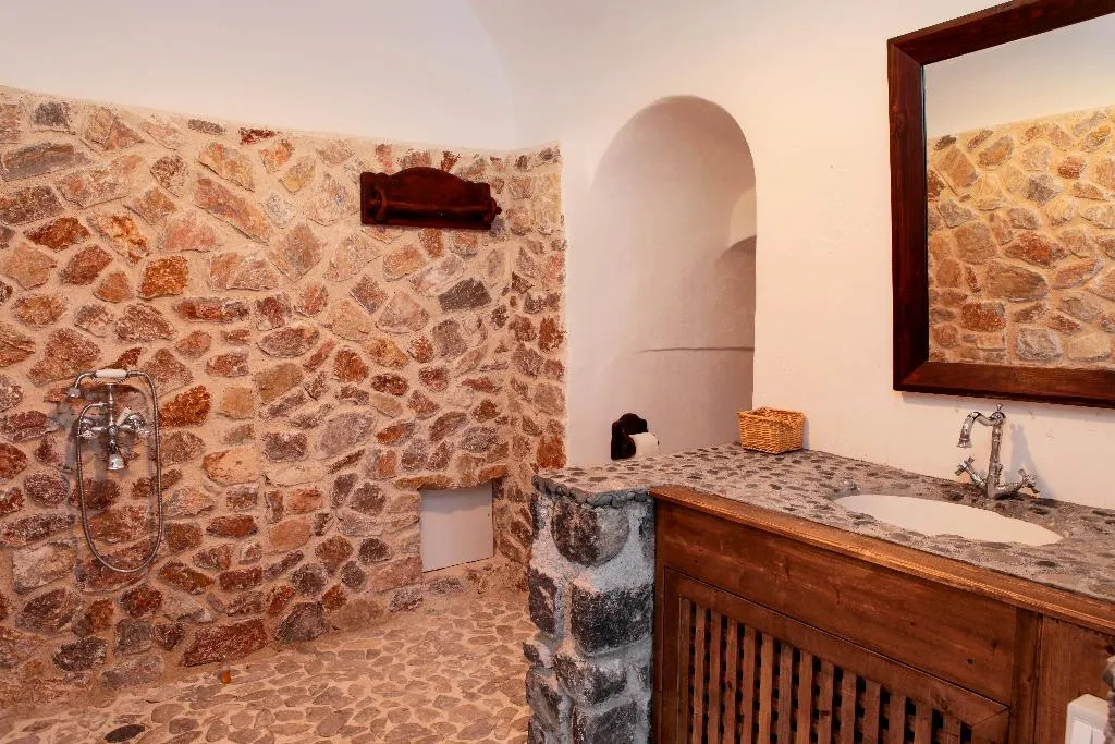 VILLA THREE BEDROOMS WITH PRIVATE POOL Room, Santorini Heritage Villas & Mansions, Santorini