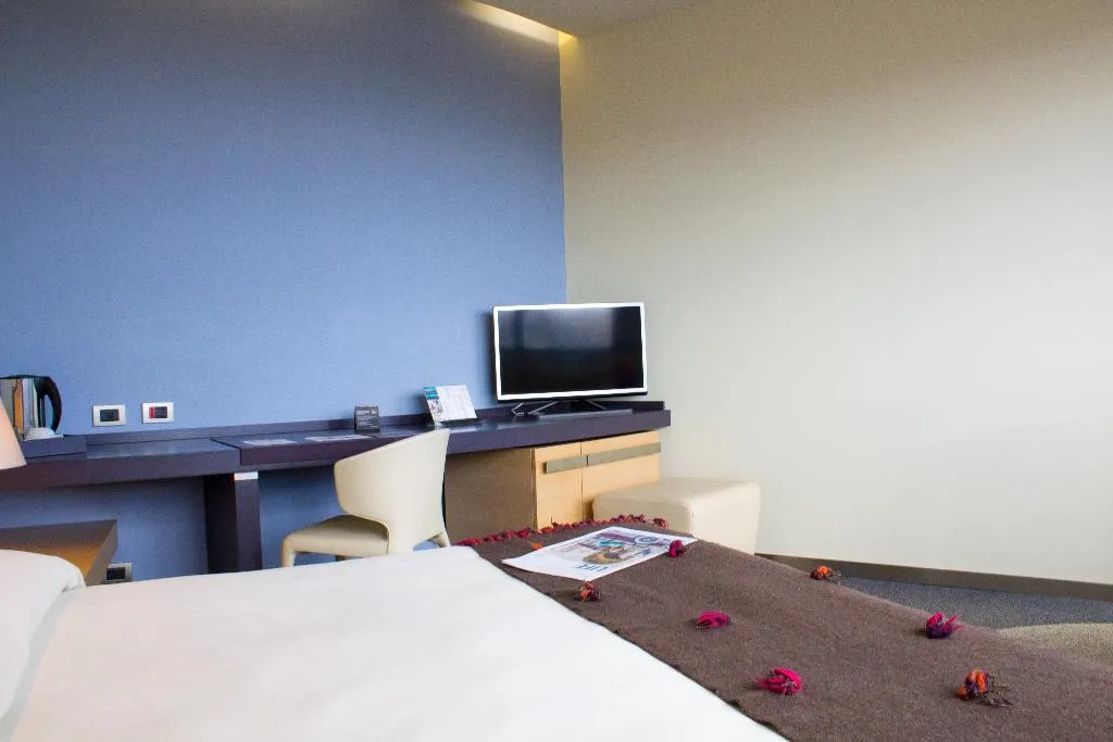 DOUBLE SINGLE USE DELUXE Room, UNA HOTELS T Hotel Cagliari, Cagliari