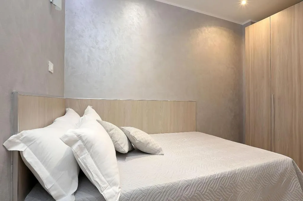 Room, Adorasuite 2, Naples