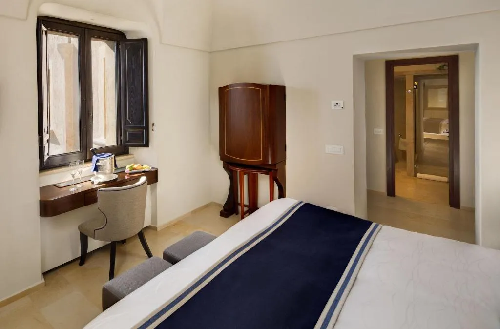 Room, Monastero Santa Rosa Hotel & Spa, Naples