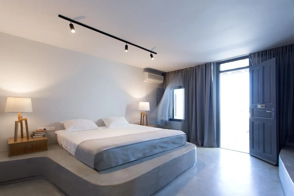 STUDIO WITH JACUZZI Room, Xenones Filotera, Santorini