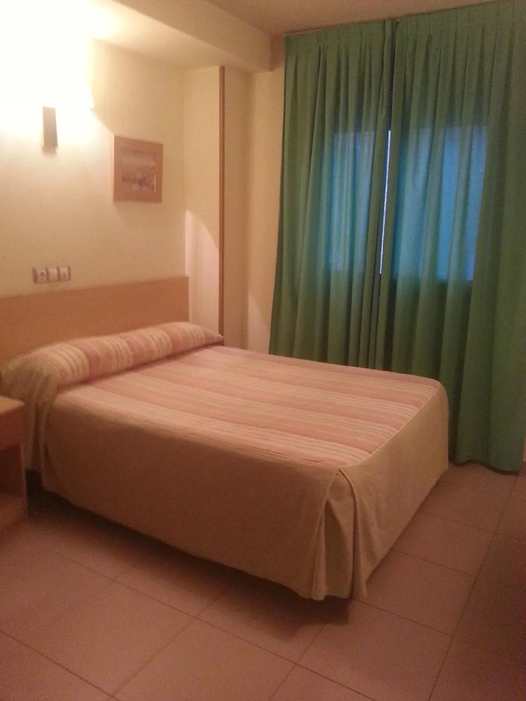 Room, Hostal El Arco, Madrid