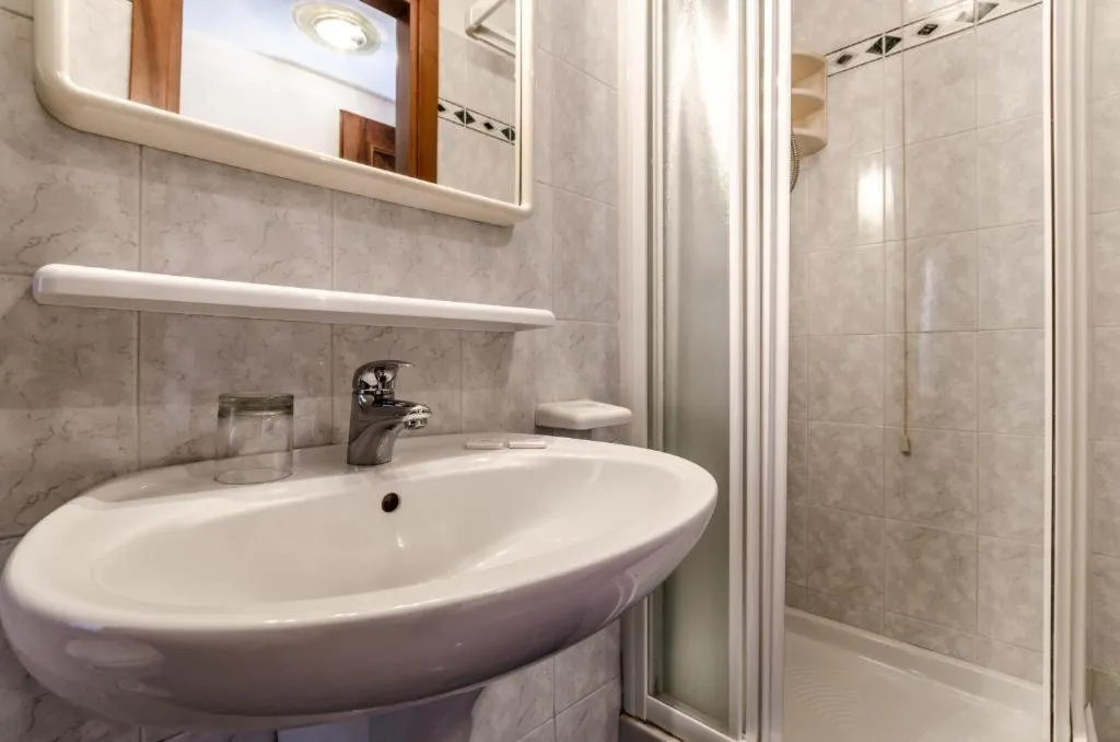 DOUBLE ECONOMY WITH SHARED BATHROOM Room, Hotel Ariel Silva, Venice