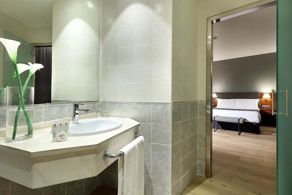 Double or Twin STANDARD Room, Exe Isla Cartuja, Seville
