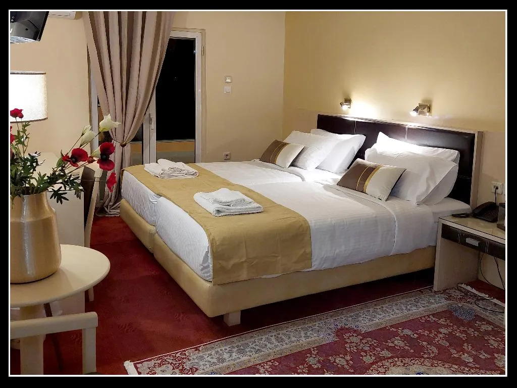 TRIPLE STANDARD Room, Lakonia, Athens