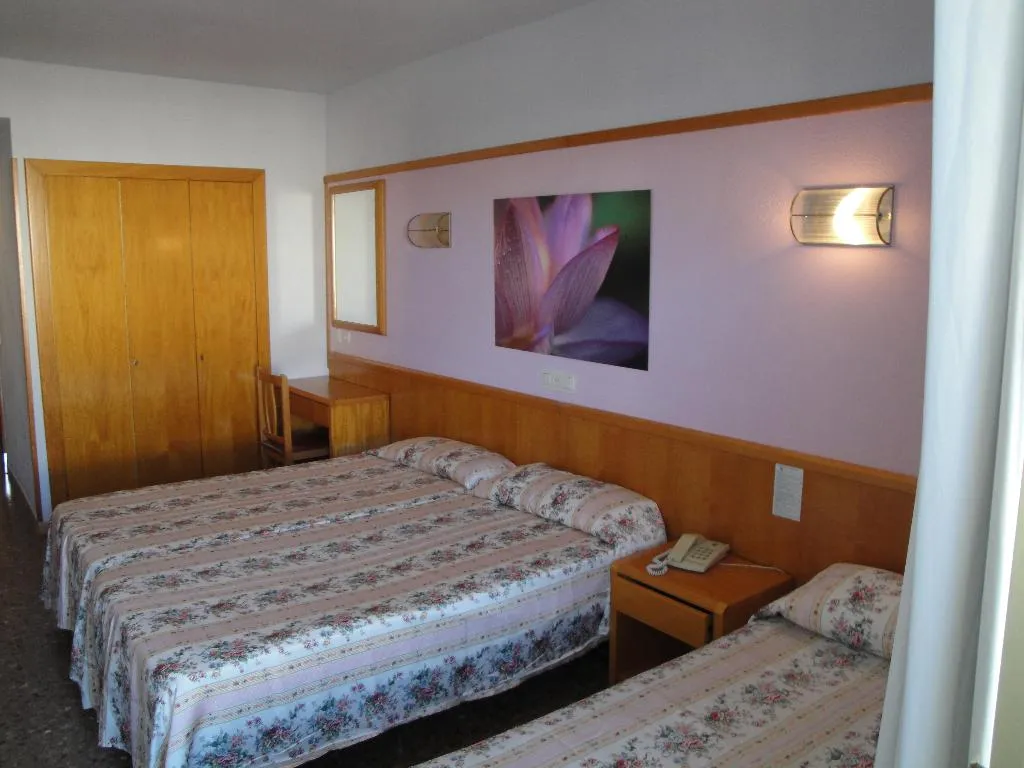 Double or Twin CAPACITY 4 Room, Esplendid, Costa Brava