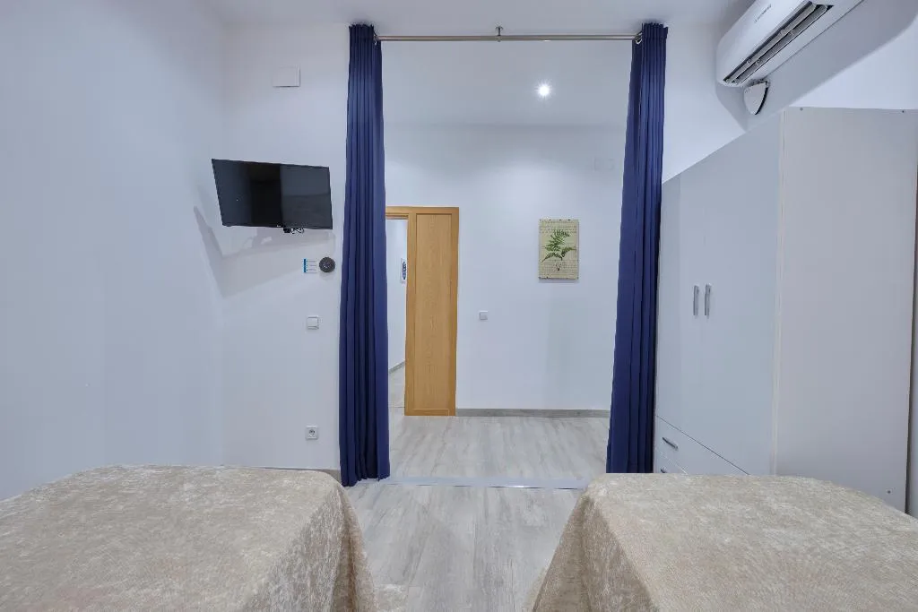 APARTMENT CAPACITY 10 Room, Apartamentos en Sol, Madrid