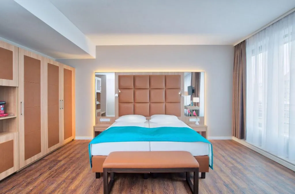 JUNIOR SUITE DELUXE Room, Hollywood Media Hotel, Berlin