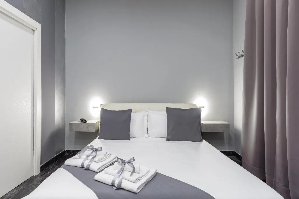 DOUBLE STANDARD Room, Hotel Palace Napoli, Naples
