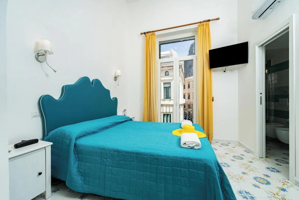 APARTMENT TWO QUEEN BEDS Room, Fontana, Naples
