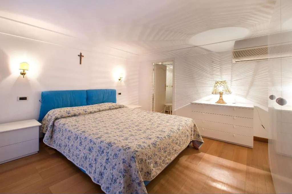 TRIPLE TWO BEDS Room, La Caravella Positano, Naples