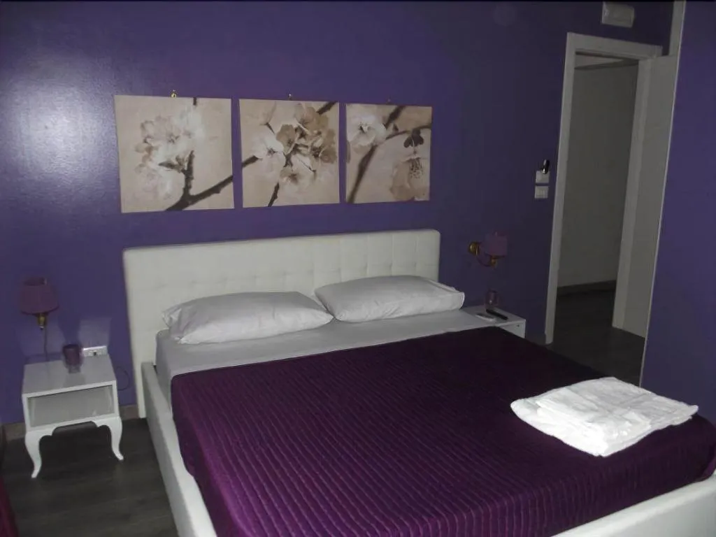 Room, Duca Di Uzeda, Catania