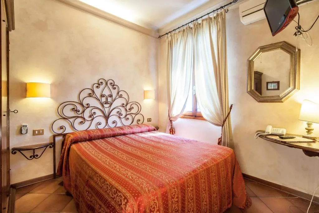 TRIPLE TWO BEDS Room, Mario's, Florence
