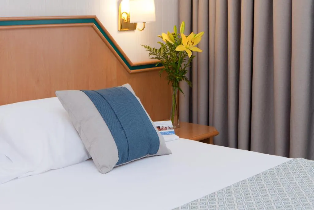 DOUBLE STANDARD Room, Santos Praga, Madrid