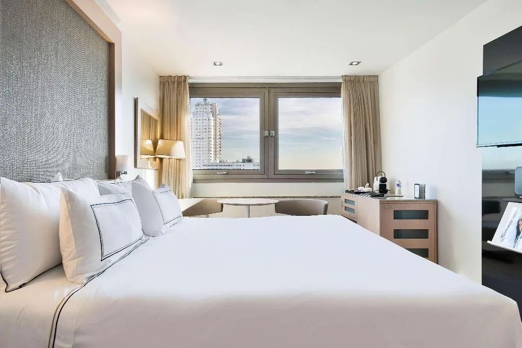 Double or Twin STANDARD Room, Melia Madrid Princesa, Madrid