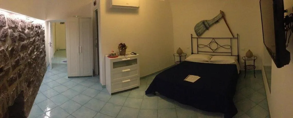 Room, B&B La Grotta Marina, Naples