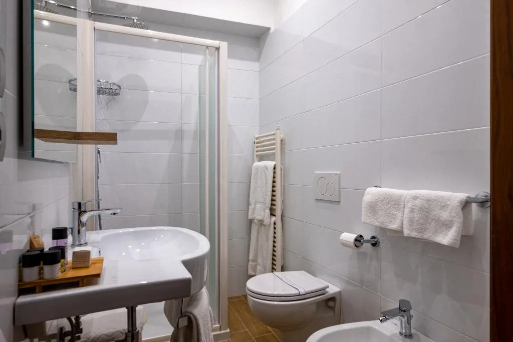 TRIPLE SUPERIOR Room, Hotel Bosone Palace, Umbria