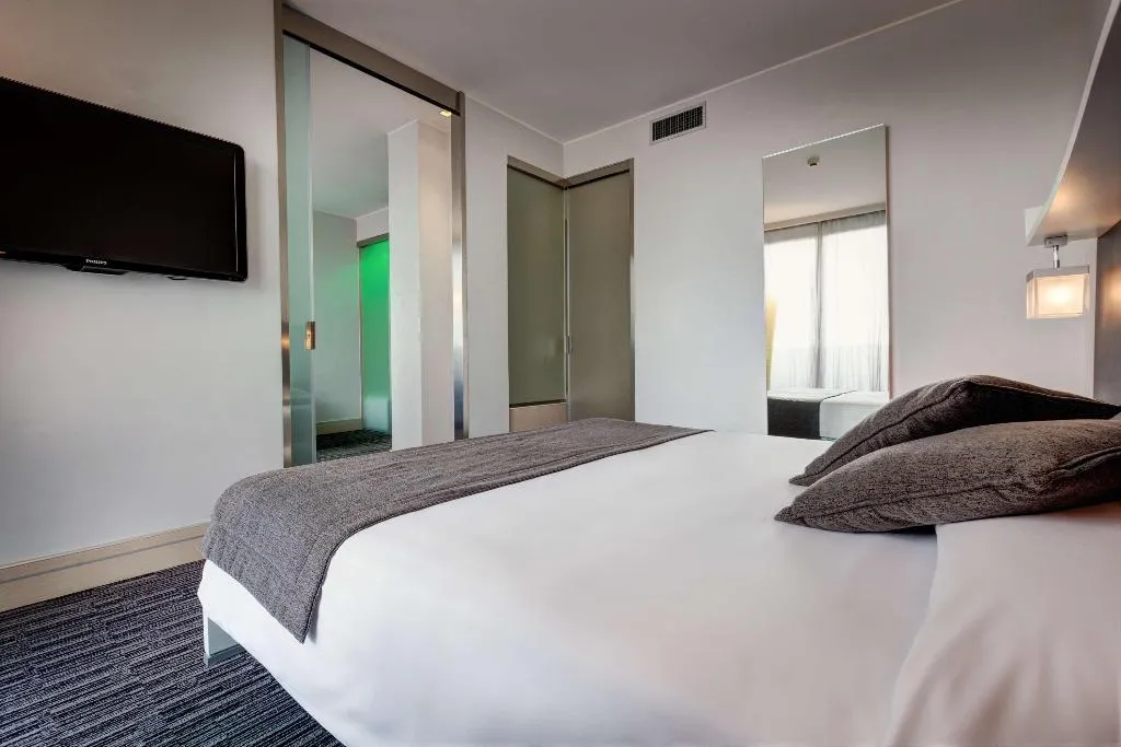 JUNIOR SUITE KING SIZE BED Room, Best Western Premier Hotel Royal Santina, Rome