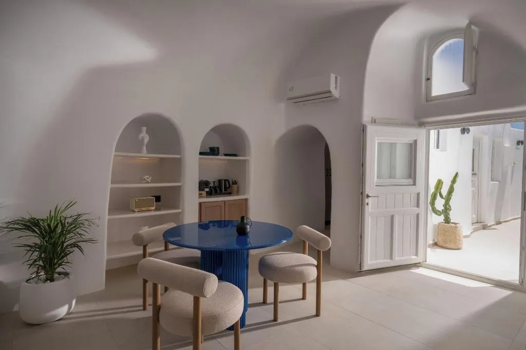 Room, You And Me Suites, Santorini