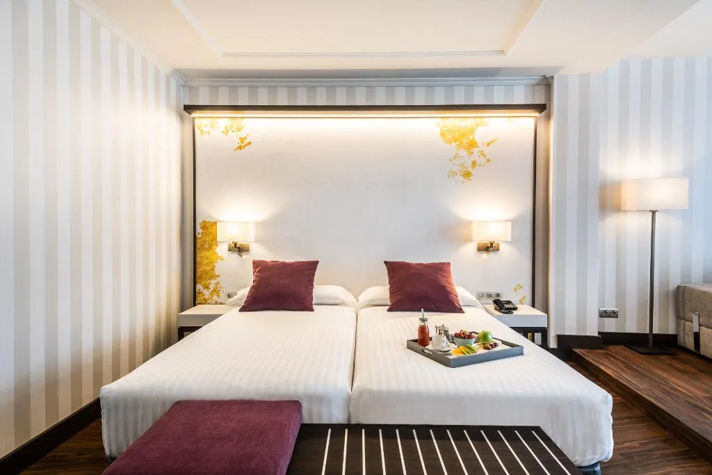 JUNIOR SUITE STANDARD Room, Intelier Palacio de San Martín, Madrid